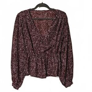 Bubble sleeve cinched waist maroon and white top. Size 6. Unbranded